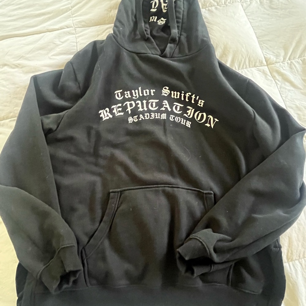 TAYLOR SWIFT REPUTATION CONCERT MERCH